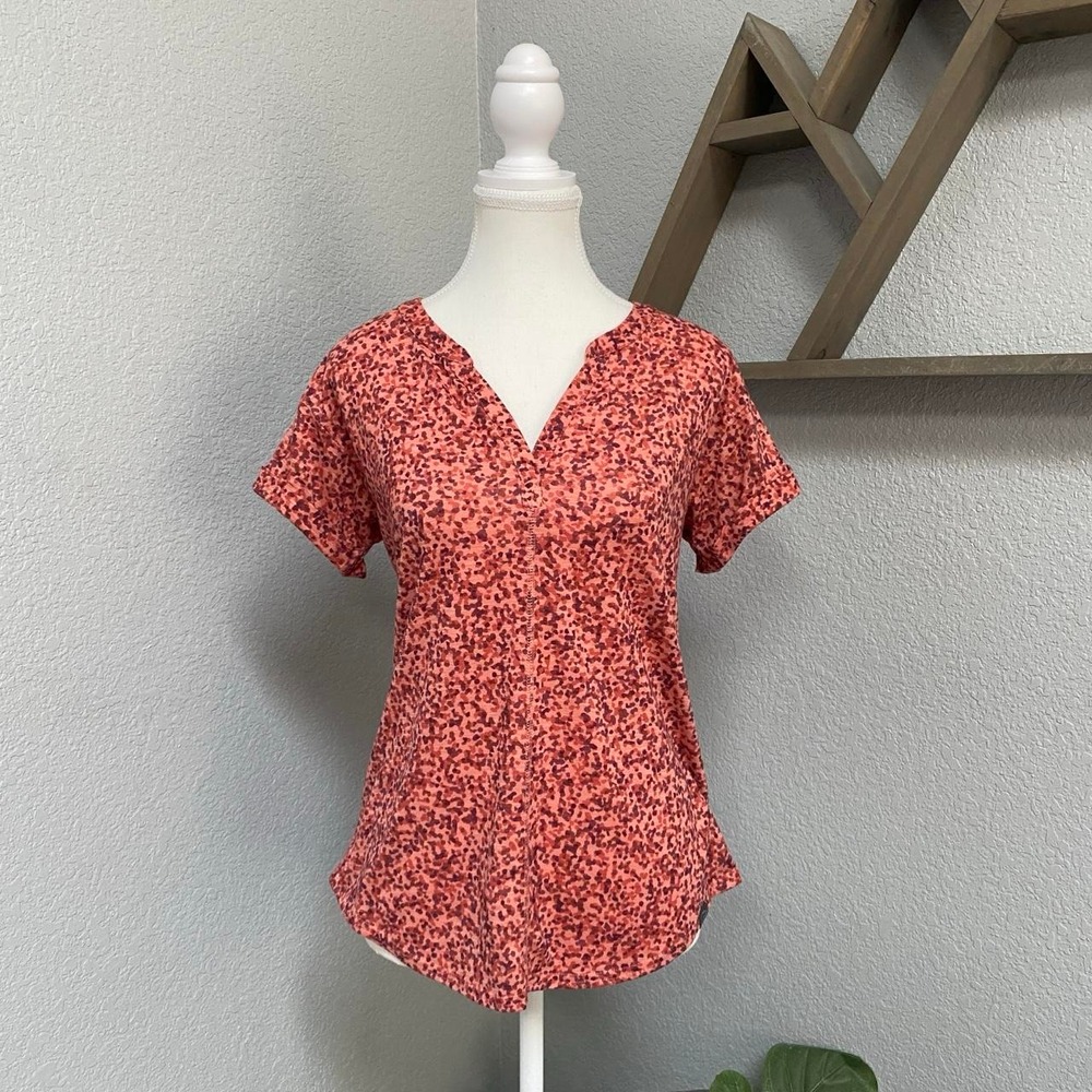 L.L.BEAN STREAMSIDE TEE SHORT SLEEVE SPLIT V-NECK ORANGE PINK ABSTRACT PRINT